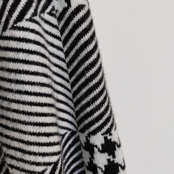 Graphic Pattern Mock Neck Sweater by Karen Millen - Picture 3 of 6